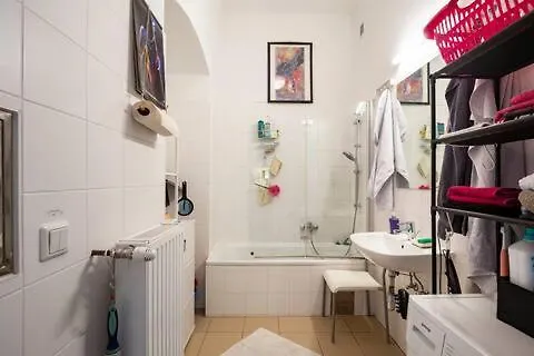 Fro-Media - Room - Backside - Community Space - Vienna 0*,