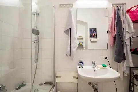 Homestay Fro-Media - Room - Backside - Community Space - Vienna