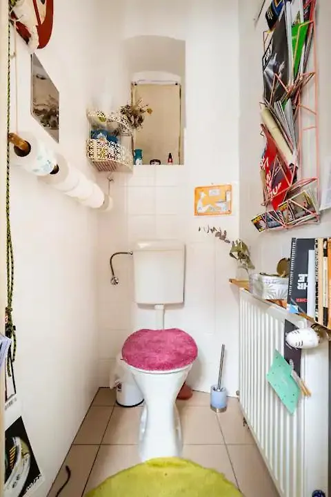 Homestay Fro-Media - Room - Backside - Community Space - Vienna