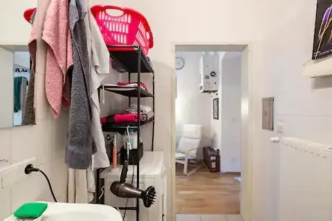 Homestay Fro-Media - Room - Backside - Community Space - Vienna Austria