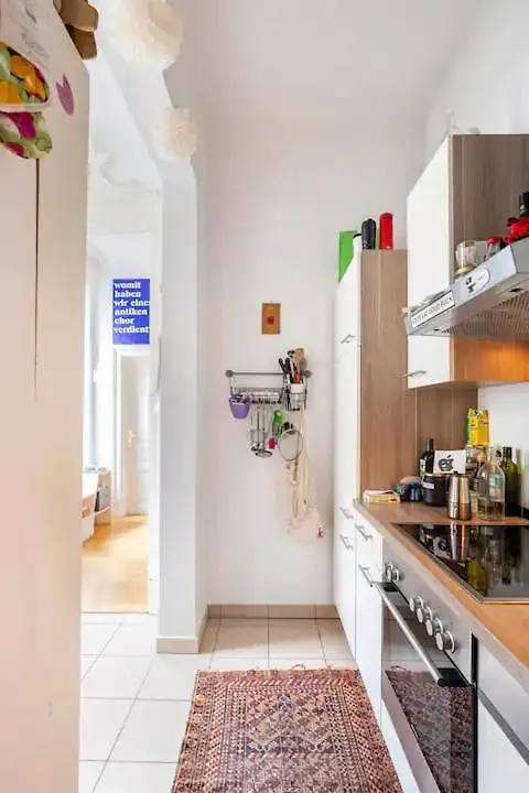 Fro-Media - Room - Backside - Community Space - Vienna Homestay